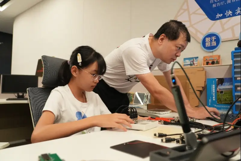 當少年抱負撞上市場缺口 12歲小學生在深圳借力AI創業