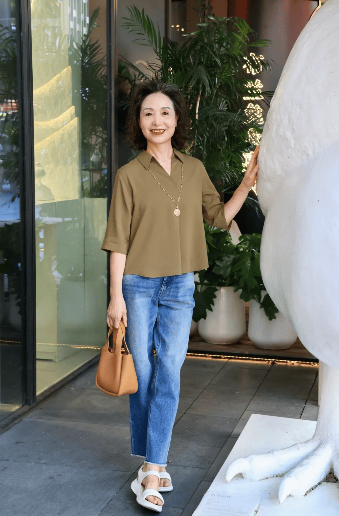 原創為什麼建議50+女性，夏末秋初多穿“九分褲”？看完你就懂了