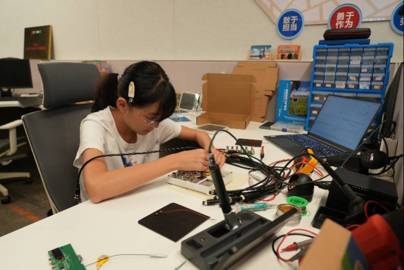 當少年抱負撞上市場缺口 12歲小學生在深圳借力AI創業