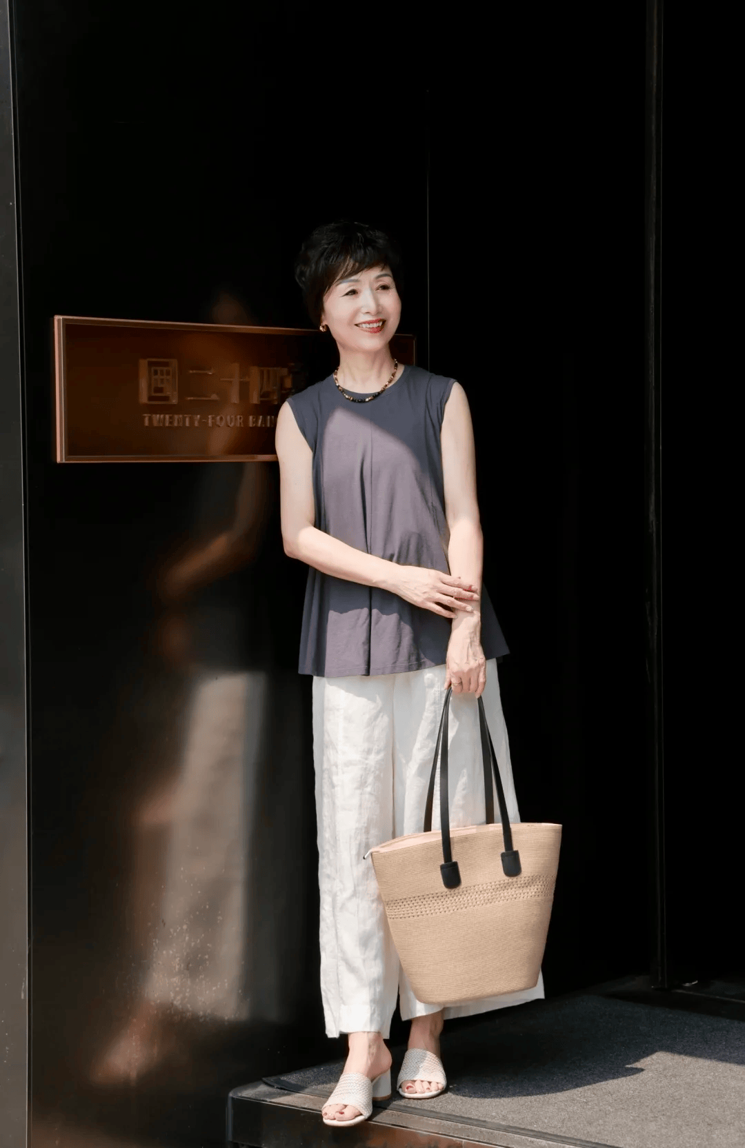 原創為什麼建議50+女性，夏末秋初多穿“九分褲”？看完你就懂了