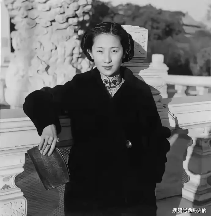 原創老照片：1945年古城北平的時尚女性，遠不如上海和巴黎那樣華麗張揚