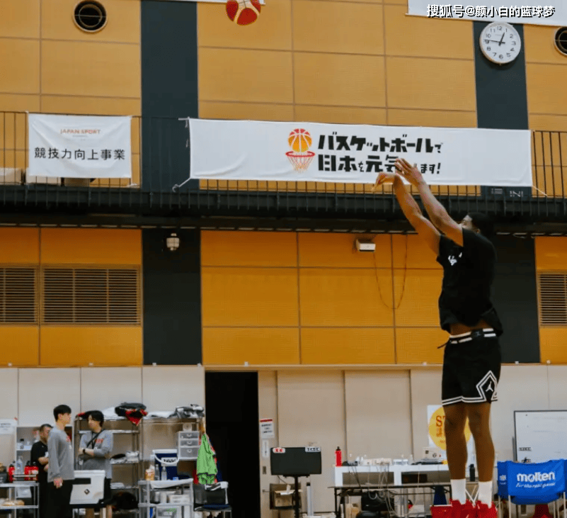 原創八村文班同上FIBA封面！採訪透露購置694平豪宅 收藏8輛大排量豪車