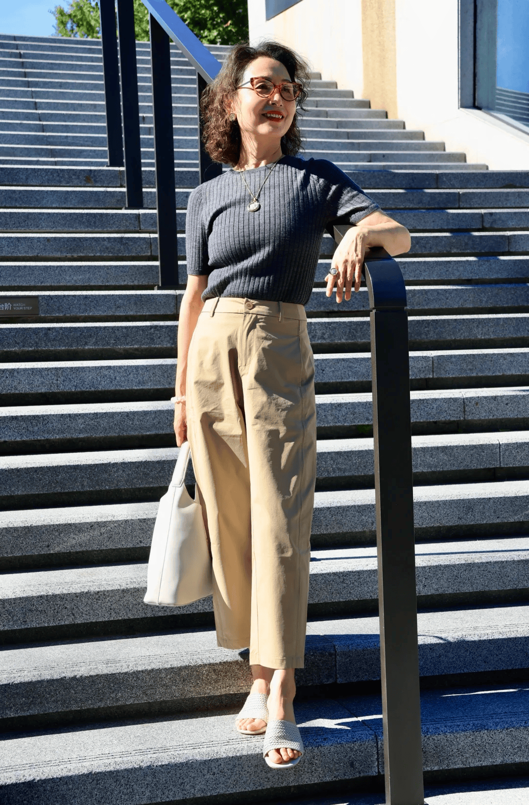 原創為什麼建議50+女性，夏末秋初多穿“九分褲”？看完你就懂了