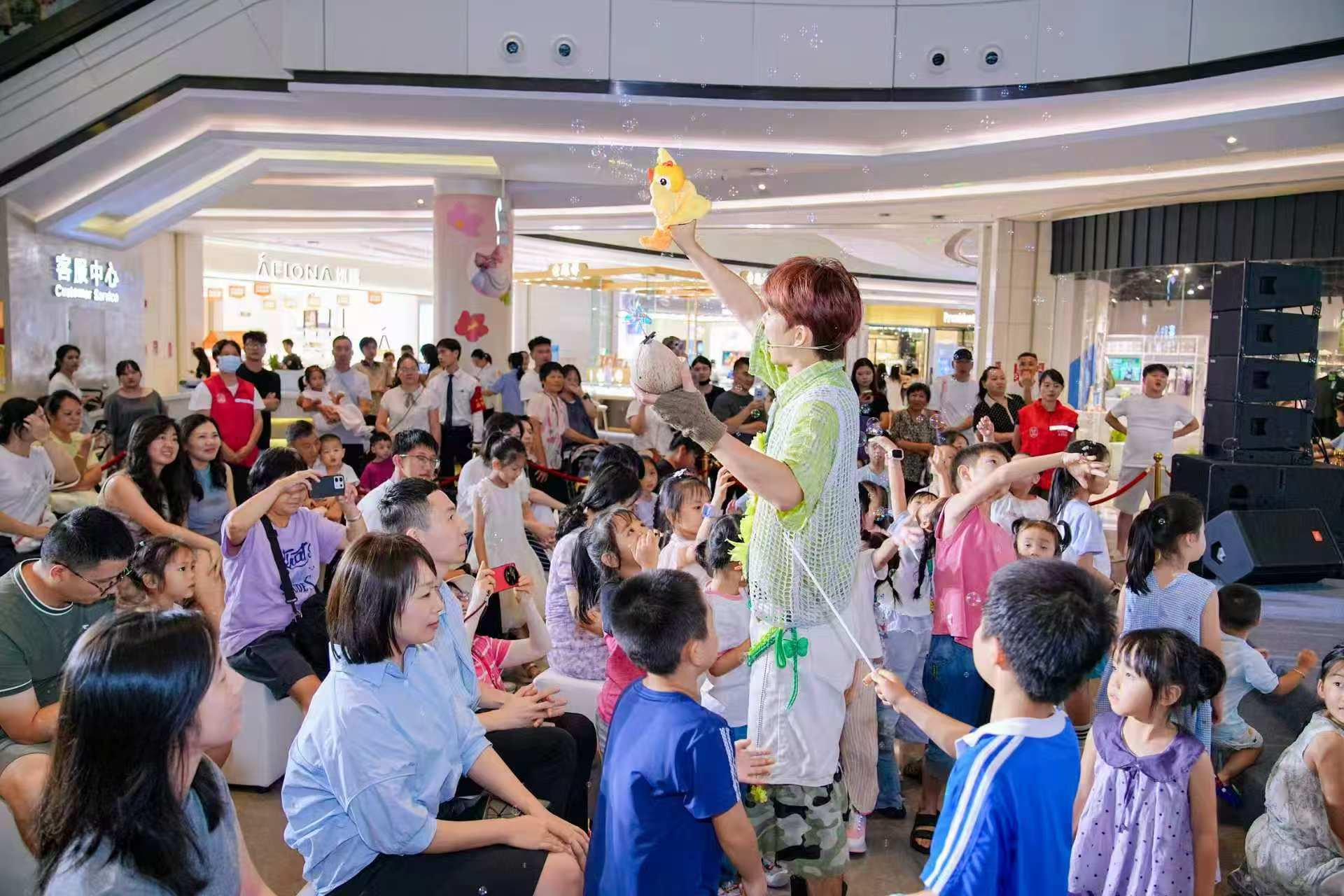 戲劇溫暖人心，科技浸潤街巷：龍崗解鎖科藝融合的城市表達｜南方觀察