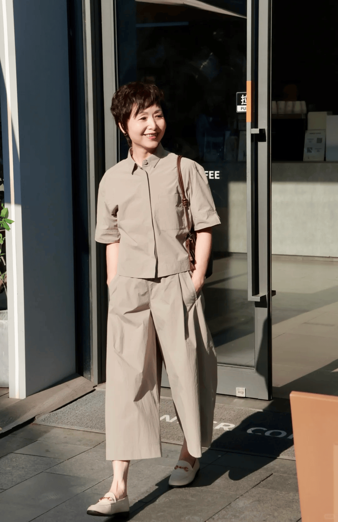 原創為什麼建議50+女性，夏末秋初多穿“九分褲”？看完你就懂了
