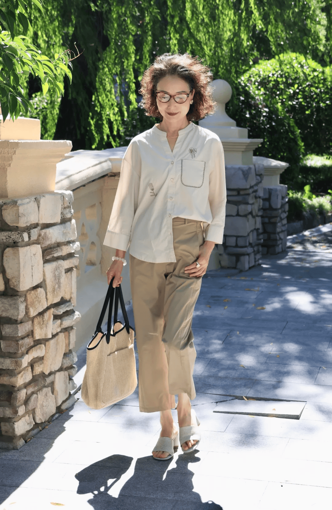 原創為什麼建議50+女性，夏末秋初多穿“九分褲”？看完你就懂了