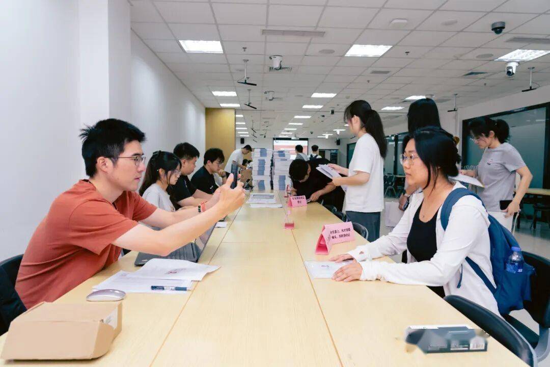 宣醫新聞|醫路同行 築夢宣醫：首都醫科大學宣武醫院迎來2026級研究生新同學