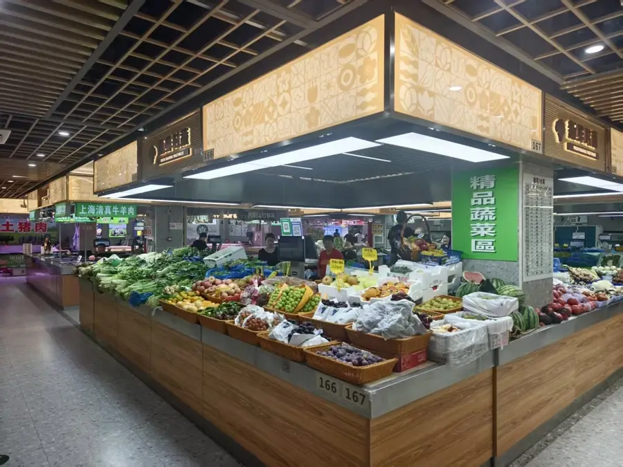 老菜場改完什麼樣？能喝咖啡品美食剪頭髮，還有平價菜，食品安全天天查