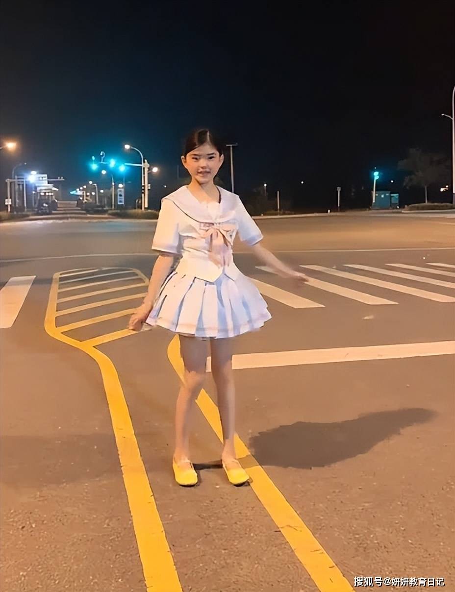 原創“你們規矩真多”，小學女生穿水手服＋裙撐，被一堆同齡人罵慘了