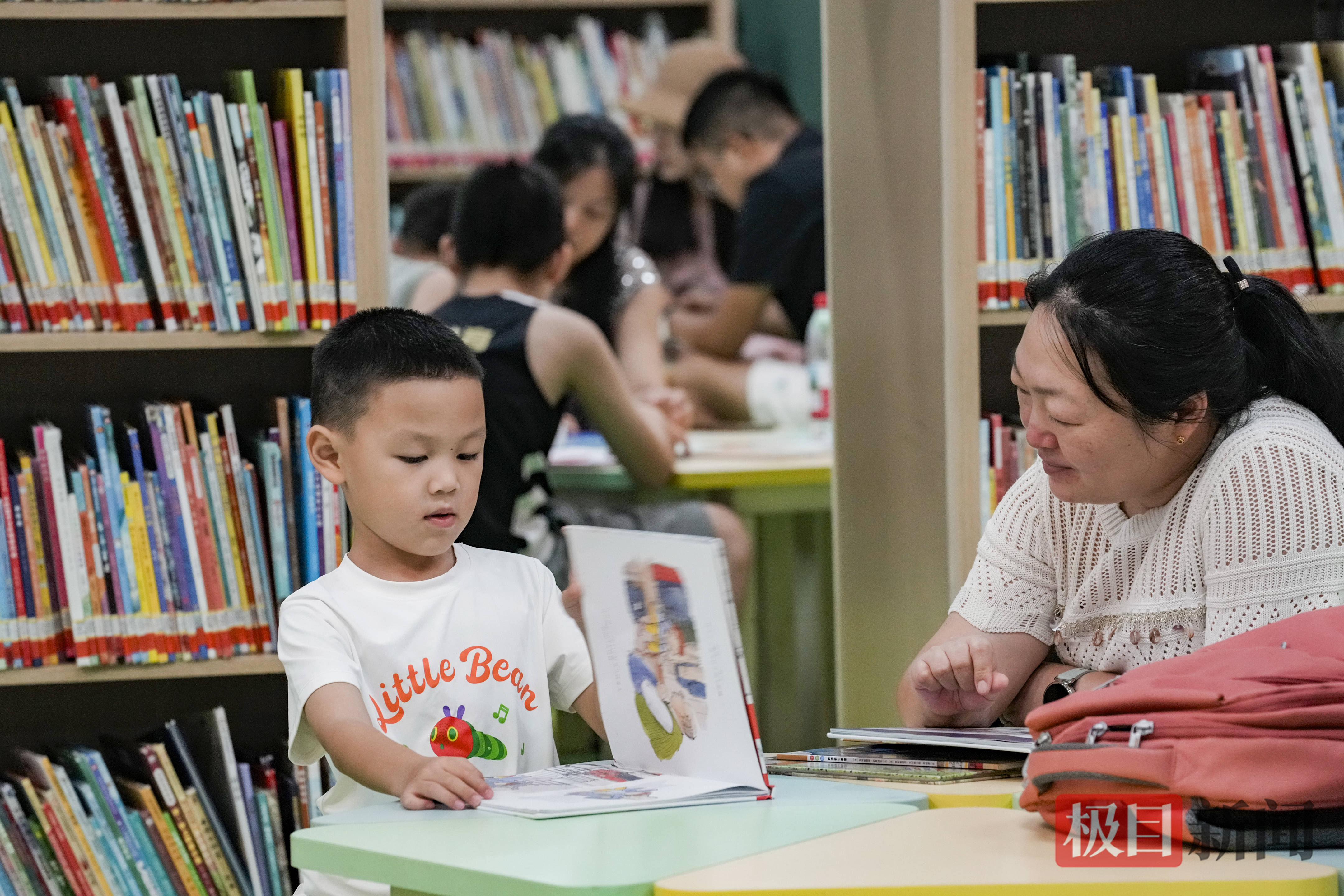 盛夏書香濃，2026年暑期80萬人次走進湖北省圖書館