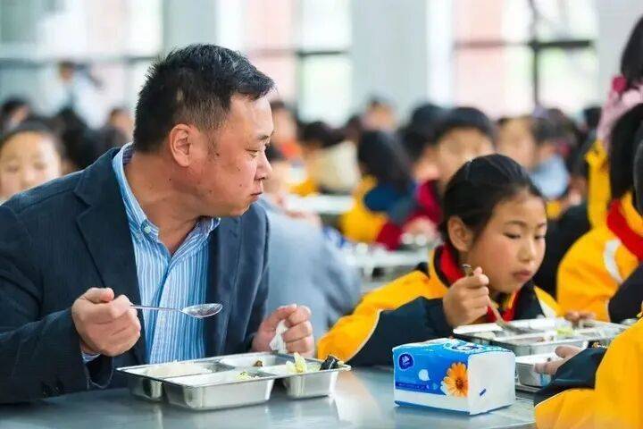 “我捨不得安老師……”小學生哭著給校長打電話，最新後續來了！