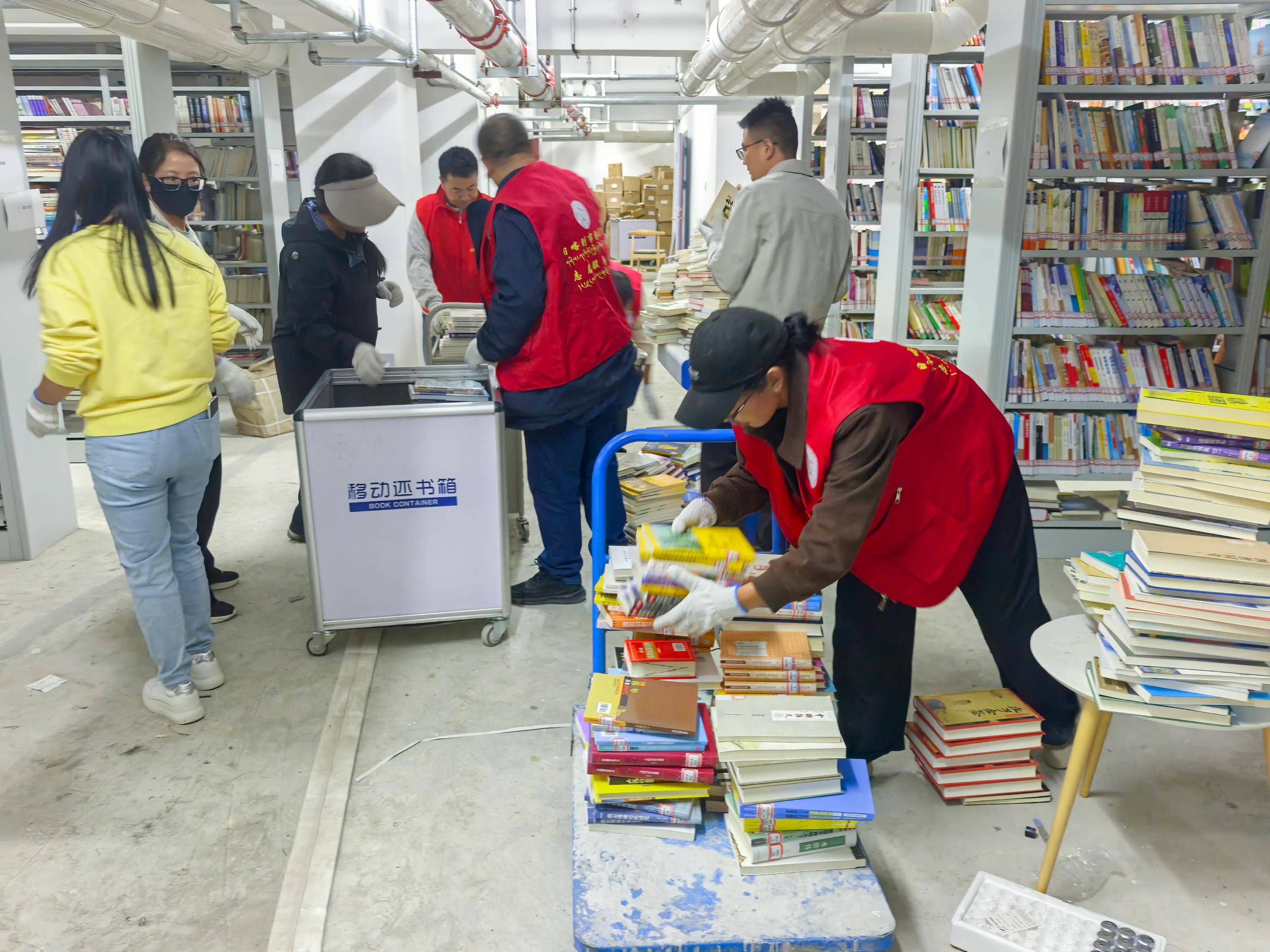 原創西藏日喀則市圖書館完成市第三高階中學分館圖書更新工作