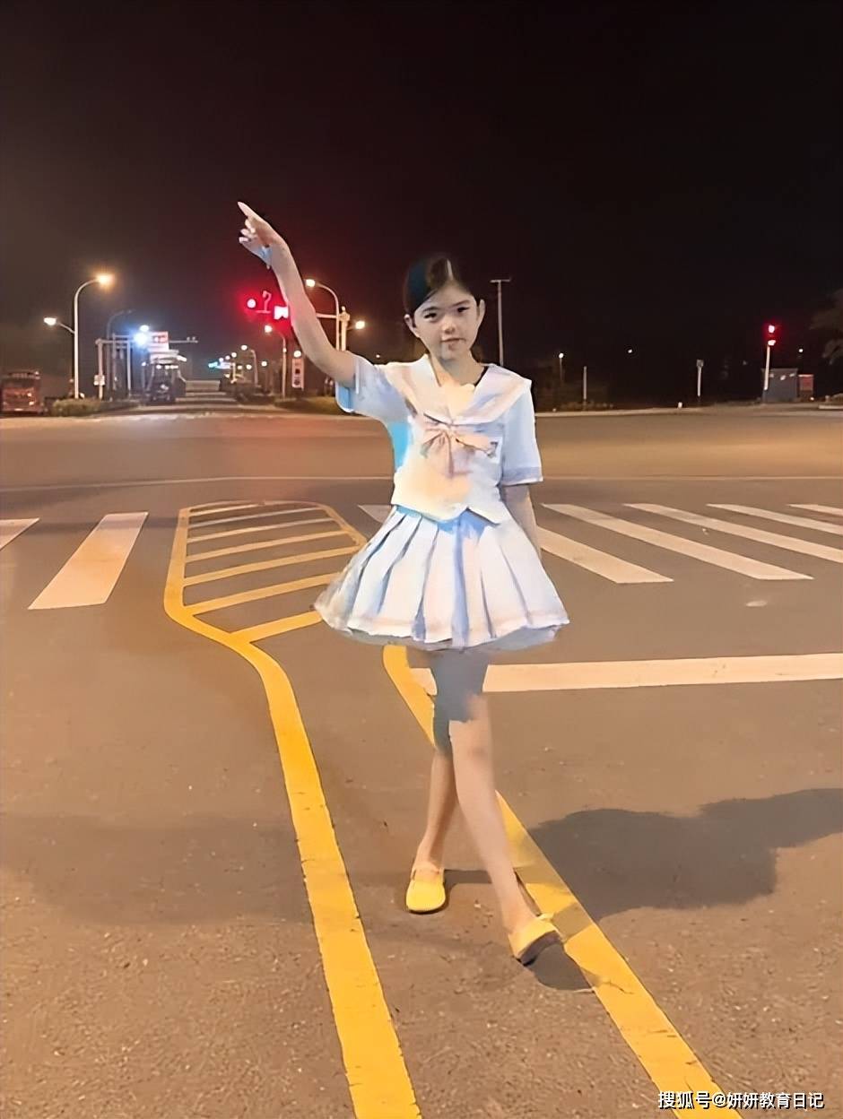 原創“你們規矩真多”，小學女生穿水手服＋裙撐，被一堆同齡人罵慘了