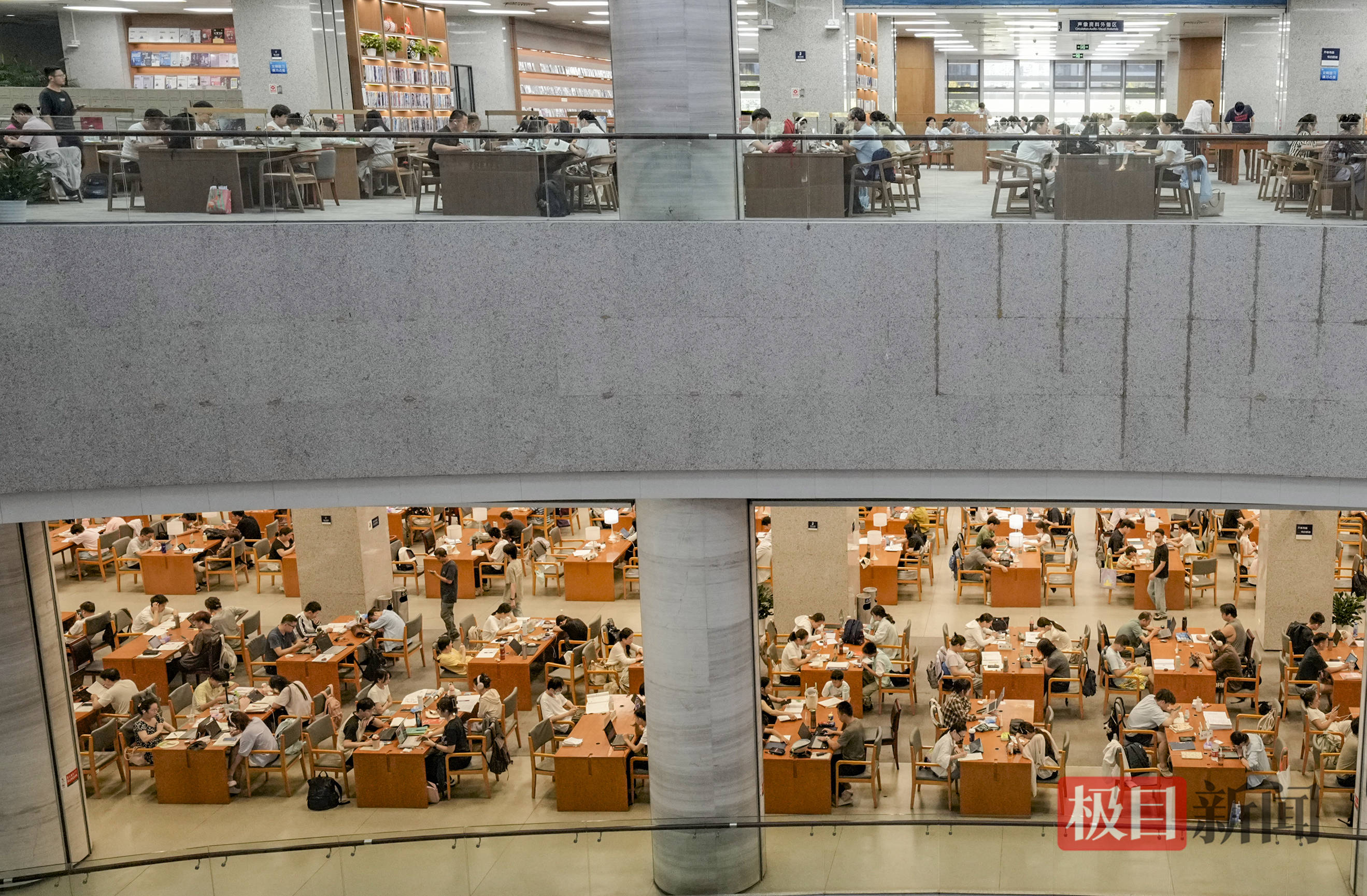 盛夏書香濃，2026年暑期80萬人次走進湖北省圖書館