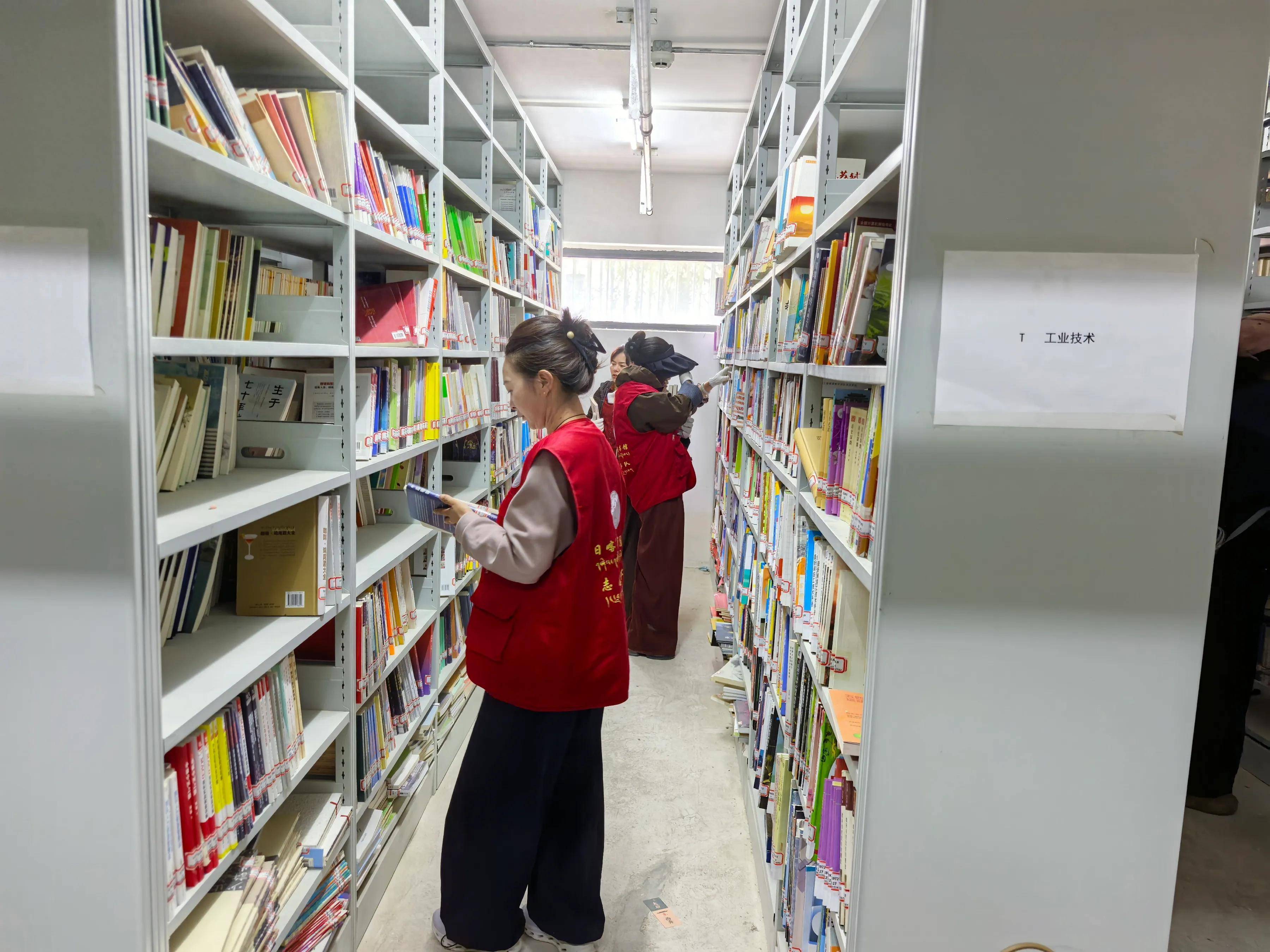 原創西藏日喀則市圖書館完成市第三高階中學分館圖書更新工作