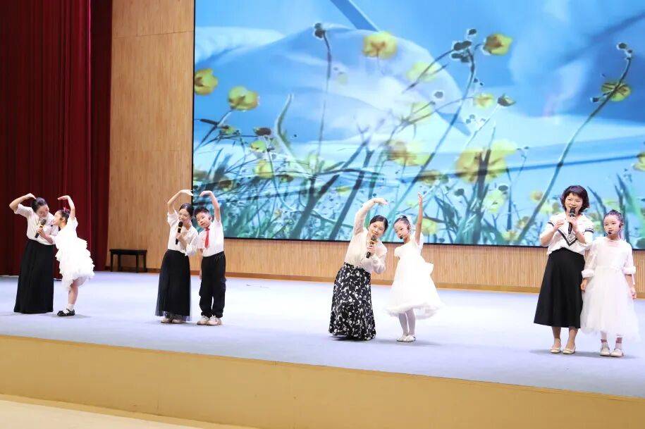 開學前一小學教師先賽師德演講：要深耕專業更要愛潤童心