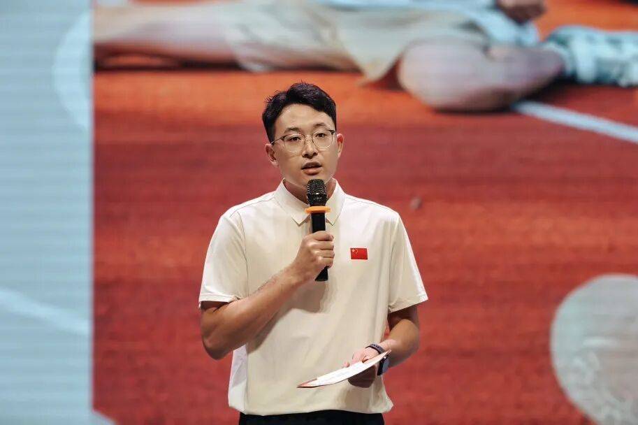 開學前一小學教師先賽師德演講：要深耕專業更要愛潤童心
