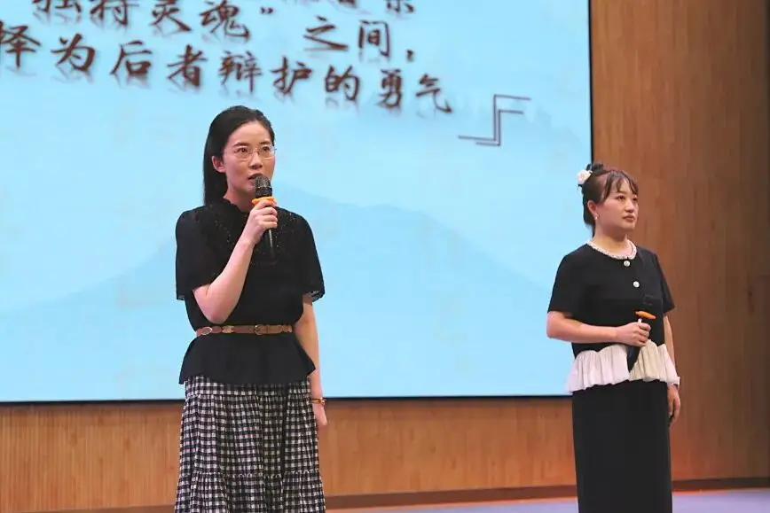 開學前一小學教師先賽師德演講：要深耕專業更要愛潤童心