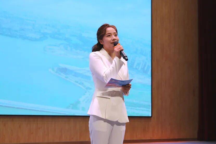 開學前一小學教師先賽師德演講：要深耕專業更要愛潤童心