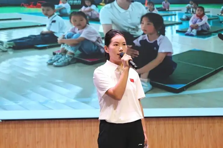 開學前一小學教師先賽師德演講：要深耕專業更要愛潤童心