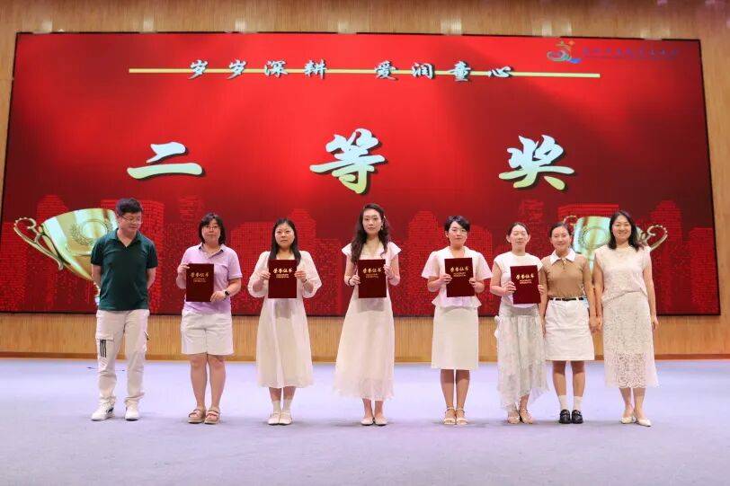 開學前一小學教師先賽師德演講：要深耕專業更要愛潤童心