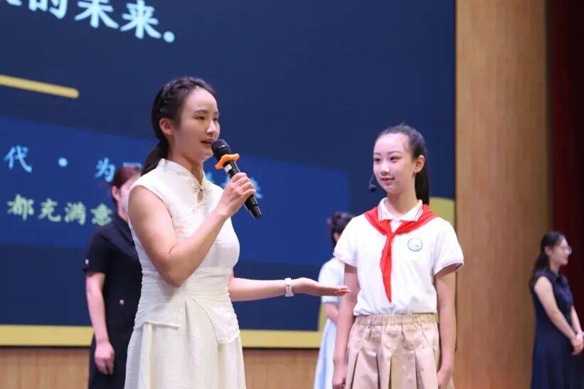 開學前一小學教師先賽師德演講：要深耕專業更要愛潤童心