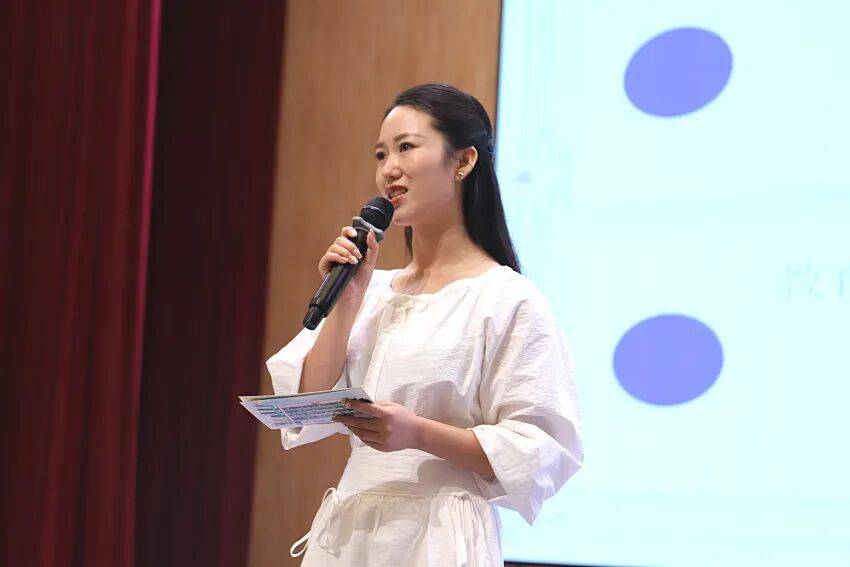 開學前一小學教師先賽師德演講：要深耕專業更要愛潤童心