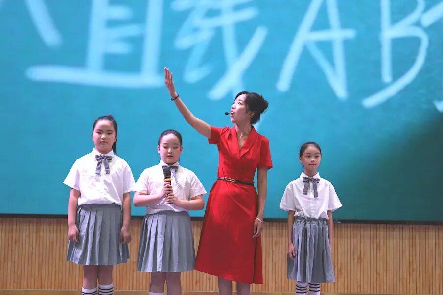 開學前一小學教師先賽師德演講：要深耕專業更要愛潤童心