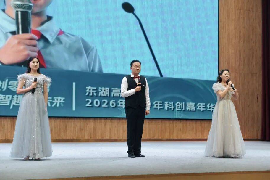 開學前一小學教師先賽師德演講：要深耕專業更要愛潤童心