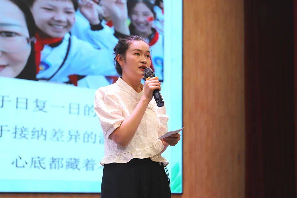 開學前一小學教師先賽師德演講：要深耕專業更要愛潤童心