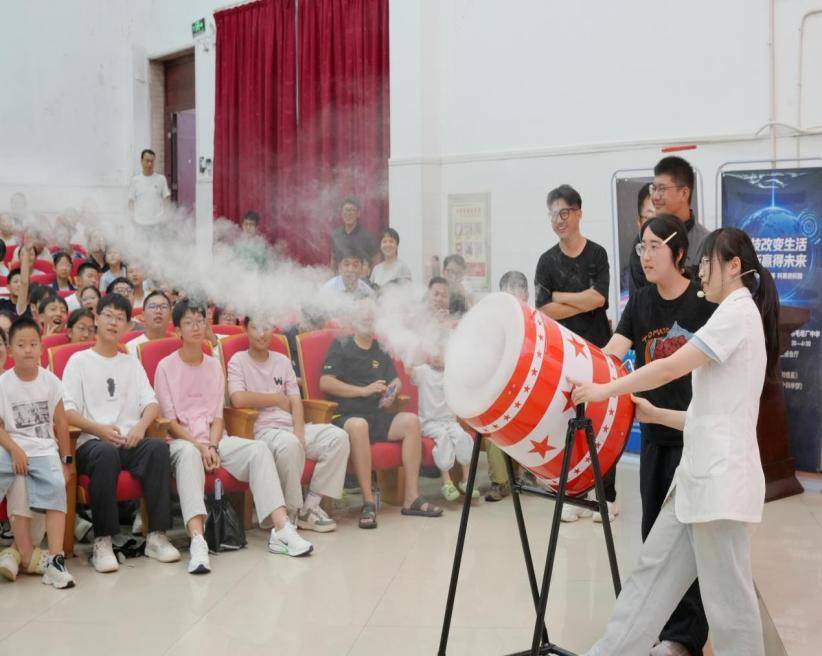 六安市毛坦廠中學以科學之光開啟新學期