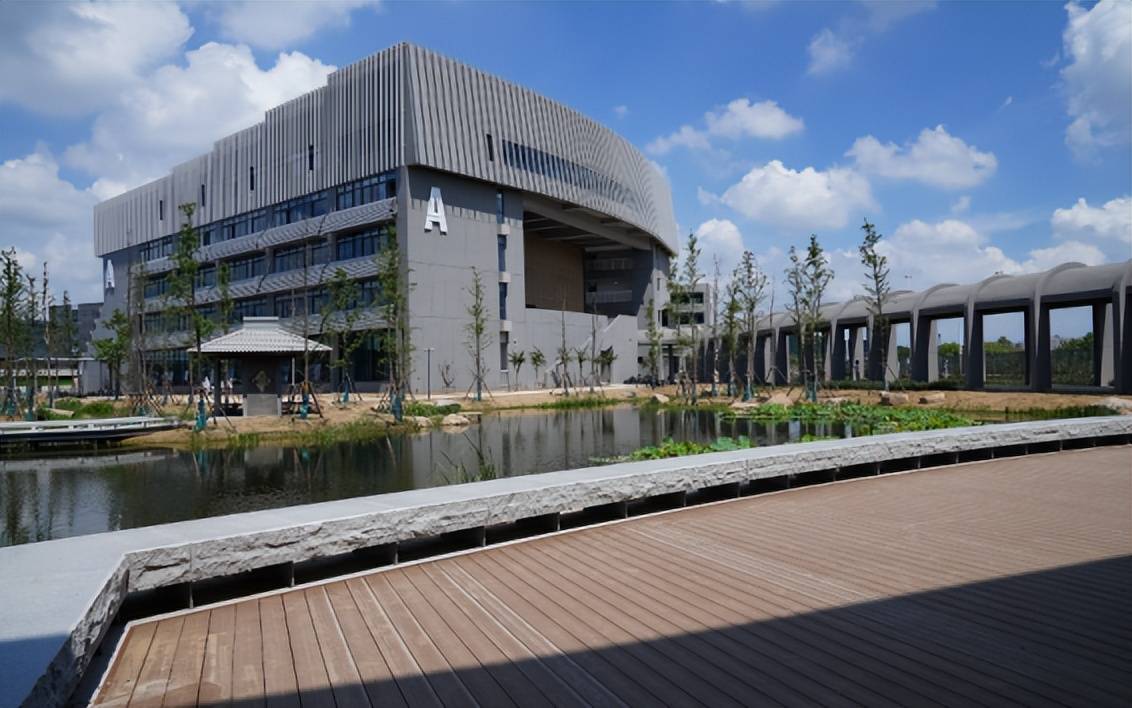 江蘇省南菁高階中學綺山湖分校全面竣工