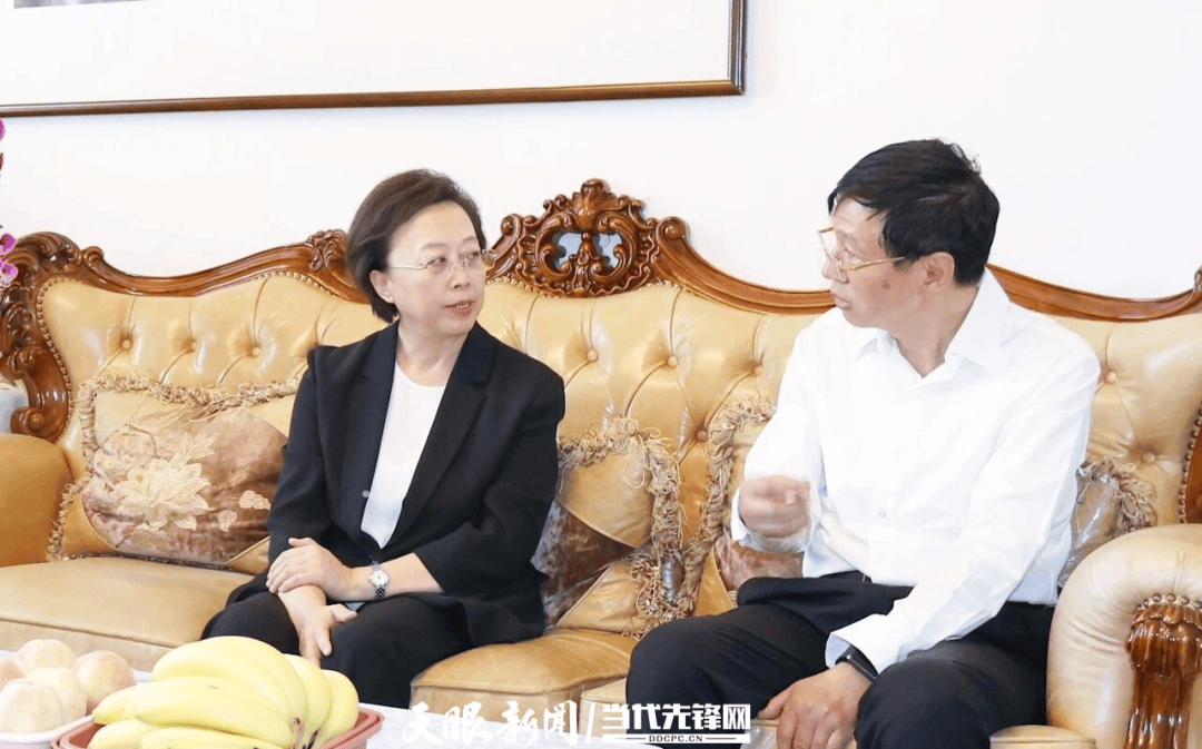 省委常委、貴陽市委書記、貴安新區黨工委書記鄭莉看望慰問老同志