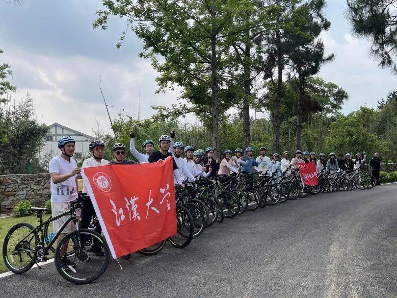 “冠軍天團”齊聚江漢大學，賽場對手變成大學同學