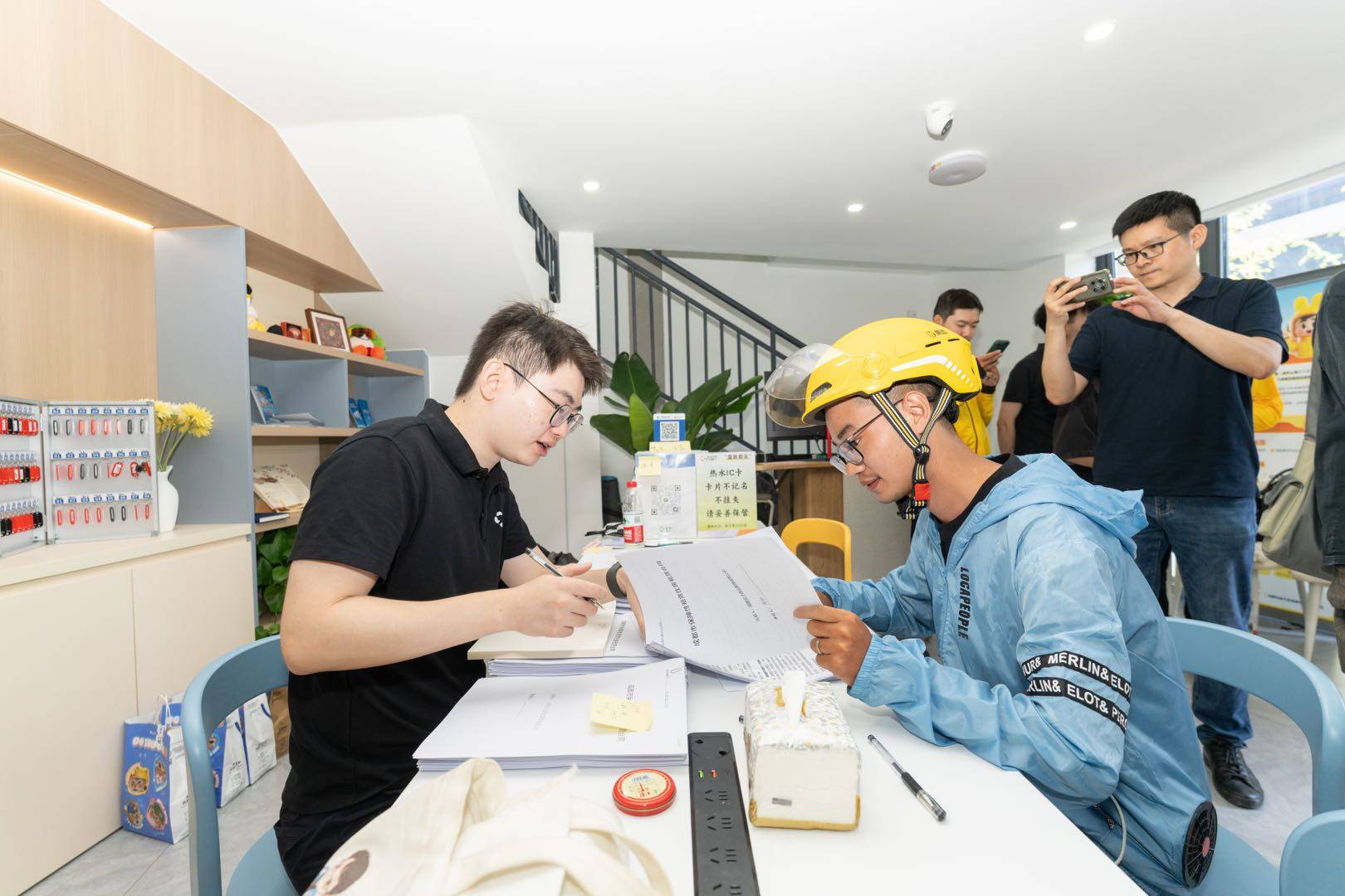 300多塊住進成都一環 西南區域首個獨棟保租房騎手公寓迎來首批簽約入住