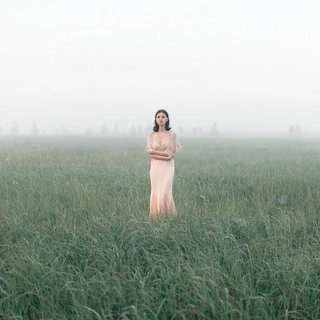 原創情緒暴擊！90後天才攝影師，用憂鬱鏡頭把女性之美拍成詩，每一幀都讓人淪陷！