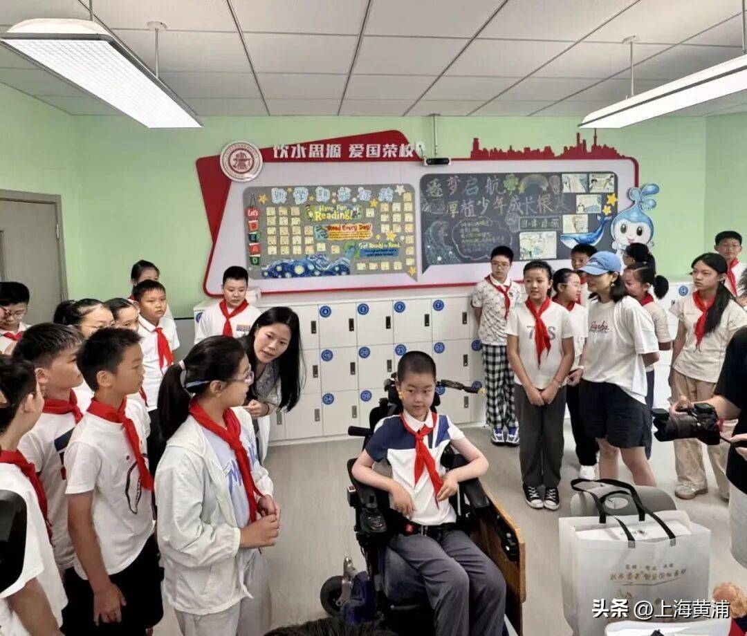 “一牆之隔”愛的接力，輪椅少年洛洛讀中學啦！