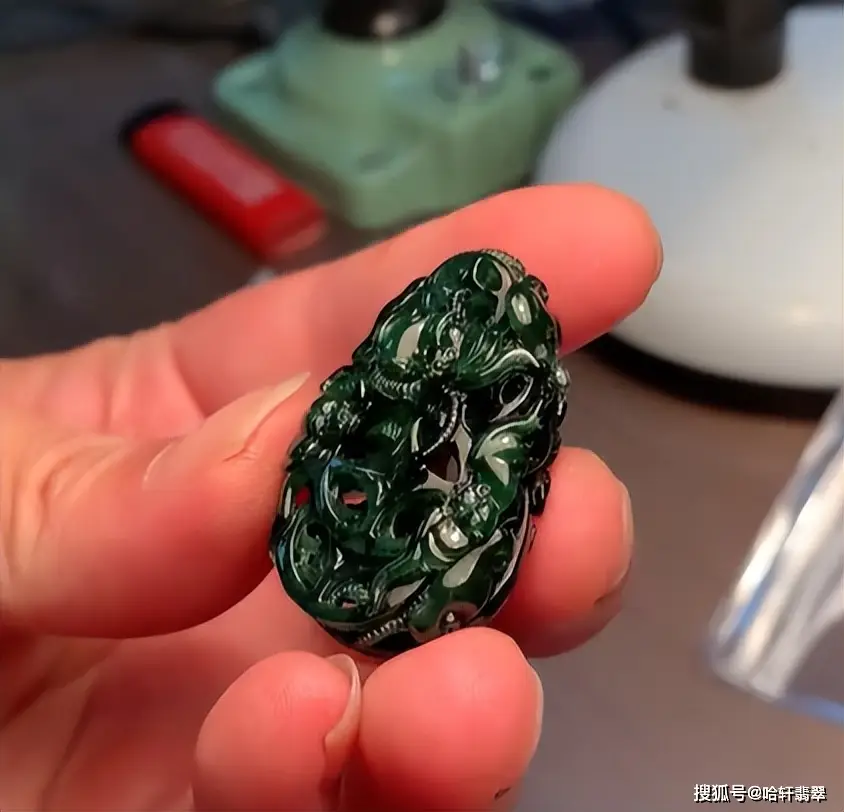 翡翠的鏤空工藝，暗藏哪些雕刻門道？