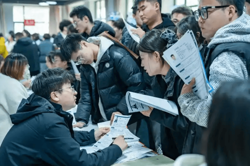 原創2026高考錄取到這3個專業，畢業就能找好工作，沒必要衝考研