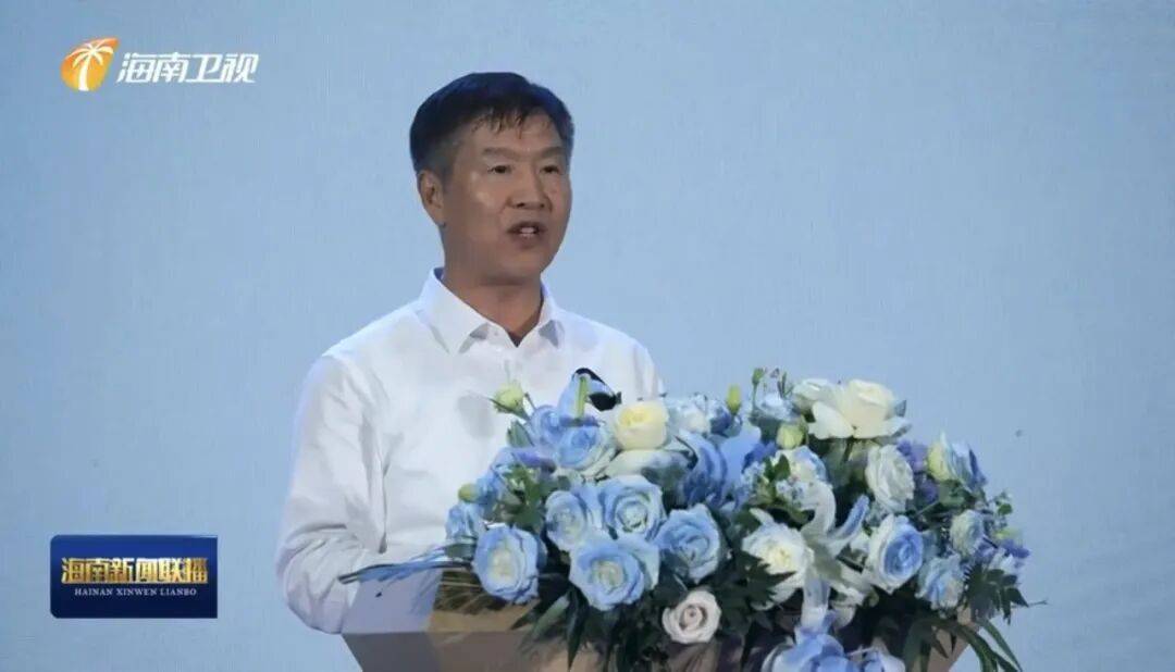 省長出席這一大學開學典禮