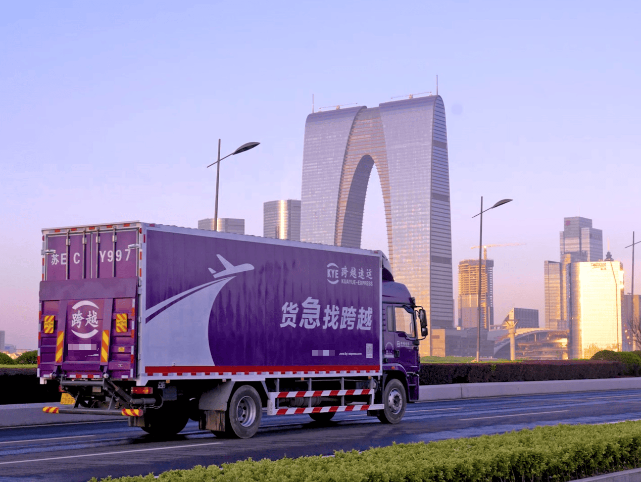 跨越速運與順豐：高階物流時效價值的多元呈現