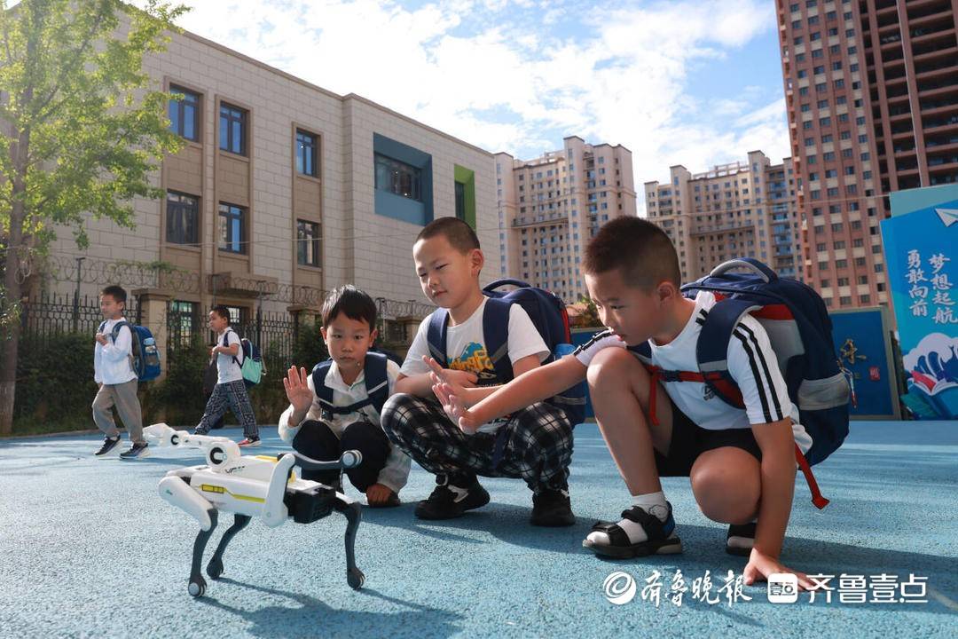 煙臺第一批“20後”萌娃上小學了