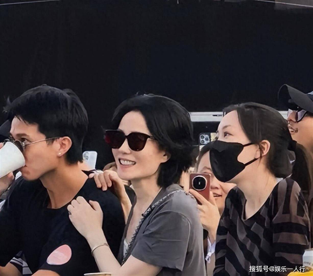 原創演都不演了！王菲又犯老毛病，男閨蜜被指騷擾女性，謝霆鋒處境難堪