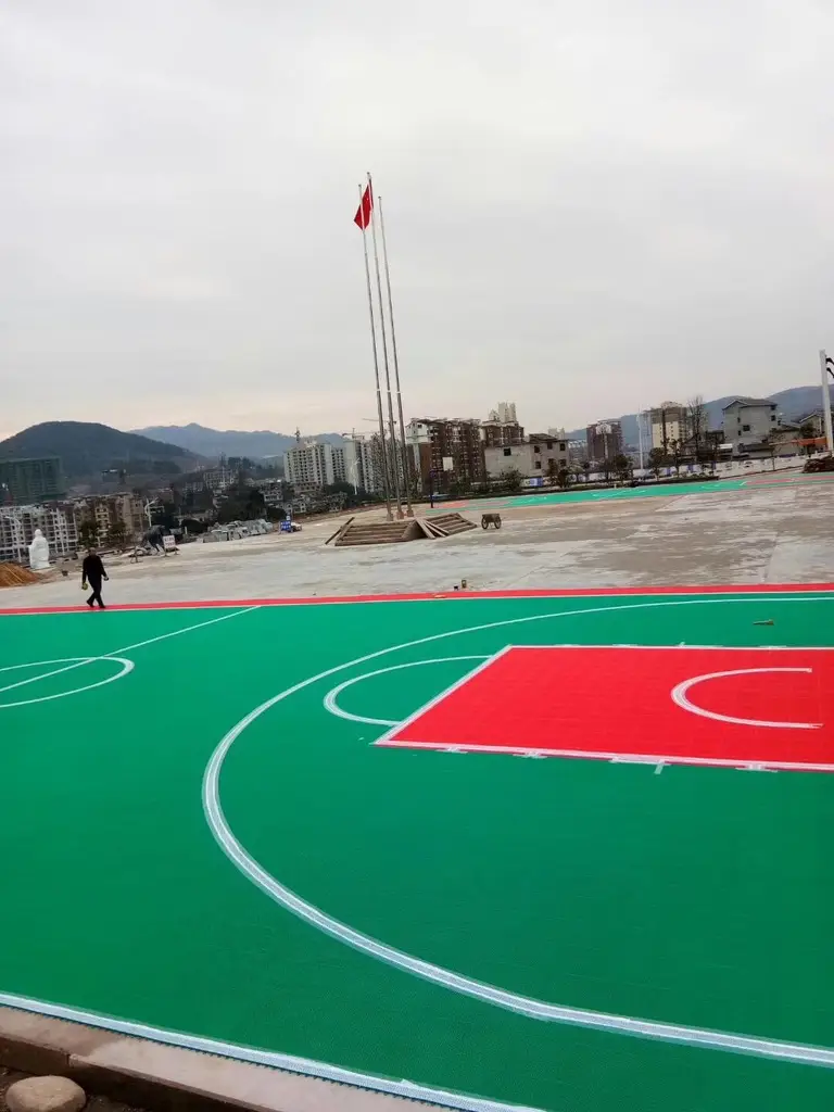 懸浮地板冬季低溫會斷裂嗎？優質品牌懸浮地板效能解析