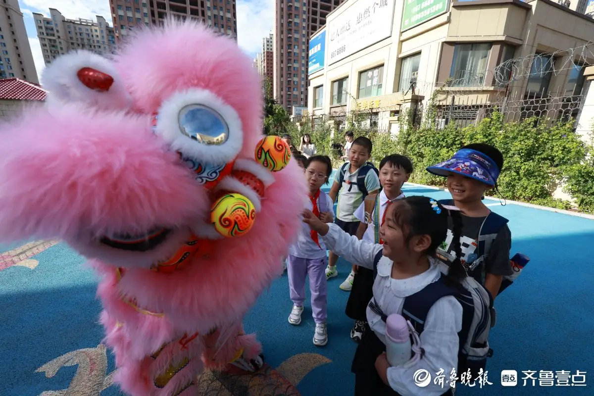 圖集｜開學首日儀式感滿滿，煙臺一小學舞獅迎“新”