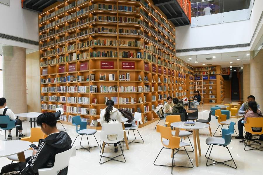 工科生創作古典詩詞、學生當策展人，上海交大圖書館不只有書｜校館絃歌