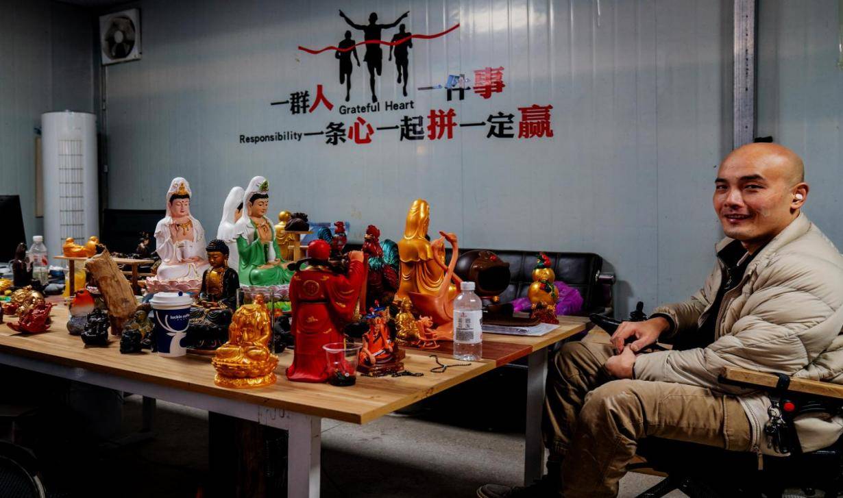 以刀為筆，雕刻自強人生——殘疾人雕刻匠人唐國強創業傳記