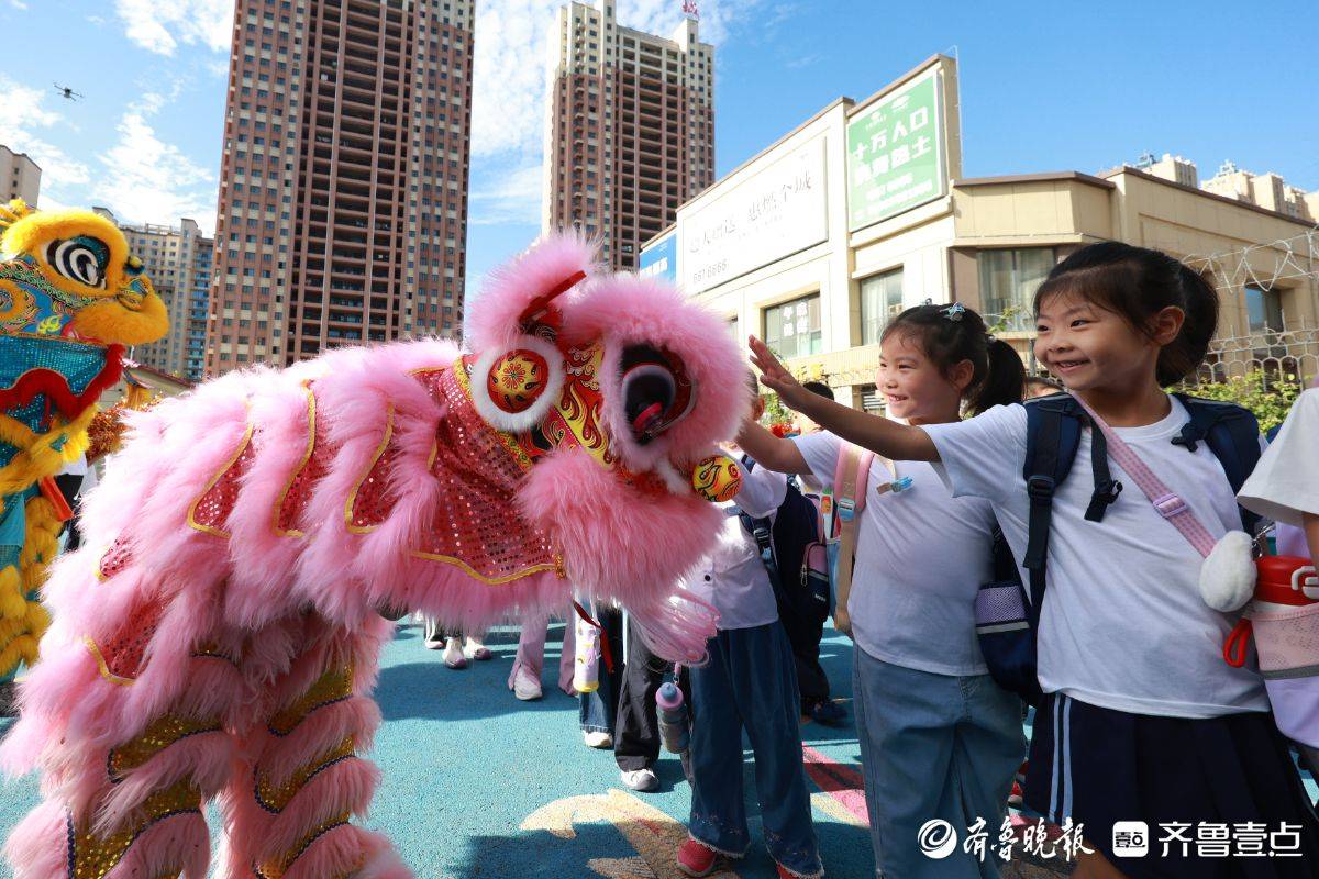 圖集｜開學首日儀式感滿滿，煙臺一小學舞獅迎“新”