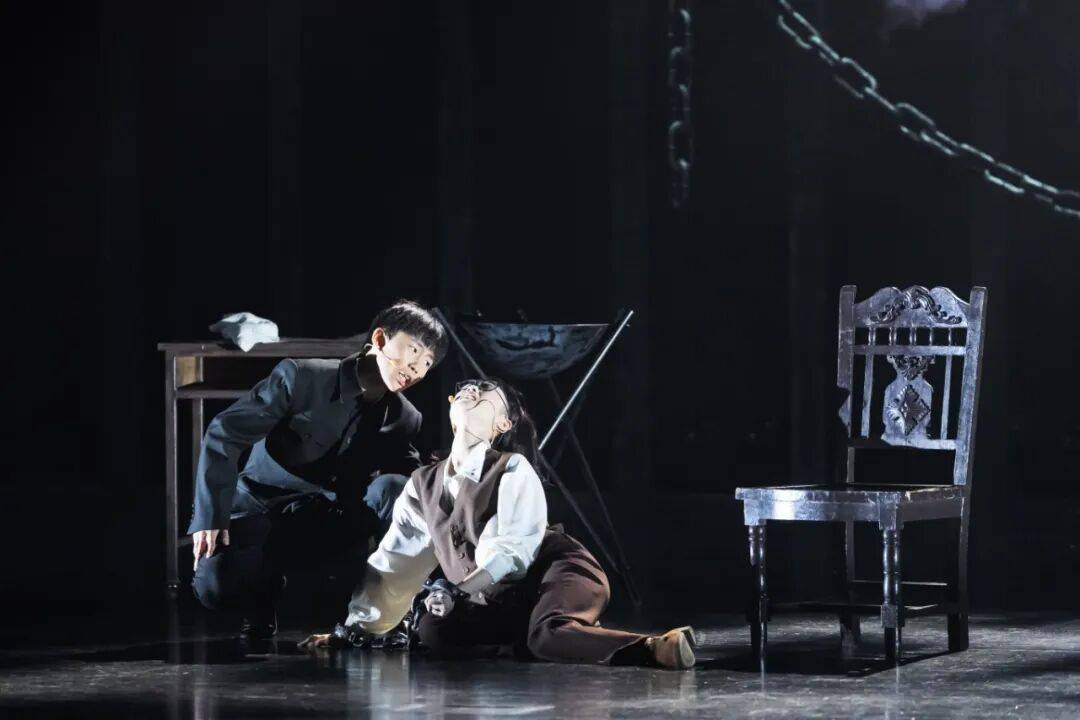 開學第一課《咫尺虹光》公演 | 在戲劇中尋找信仰，在信仰中定義青春