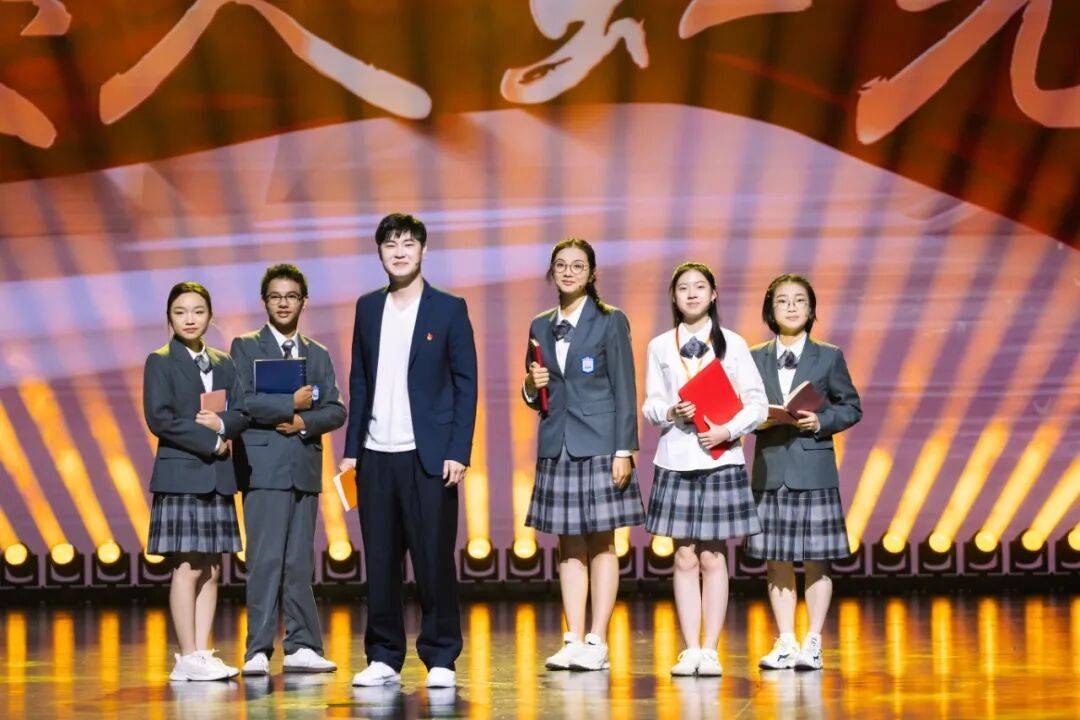 開學第一課《咫尺虹光》公演 | 在戲劇中尋找信仰，在信仰中定義青春